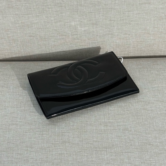 CHANEL Black Patent Leather CC Zip Wallet / Clutch - Picture 6 of 16